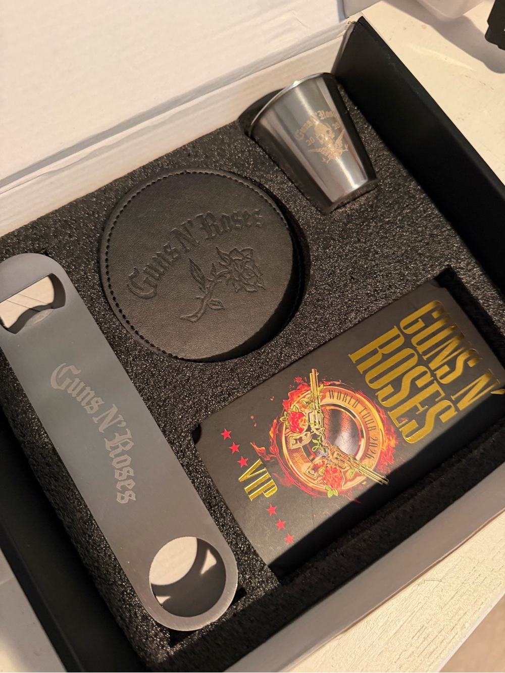 Guns N' Roses VIP merch - Picture 3 of 3